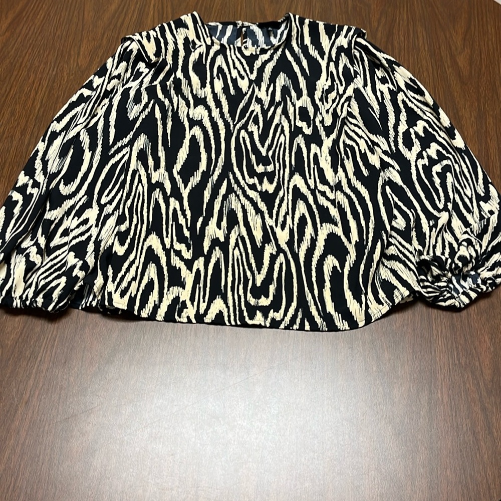 Who What Wear Shoulder Pleat top, size small